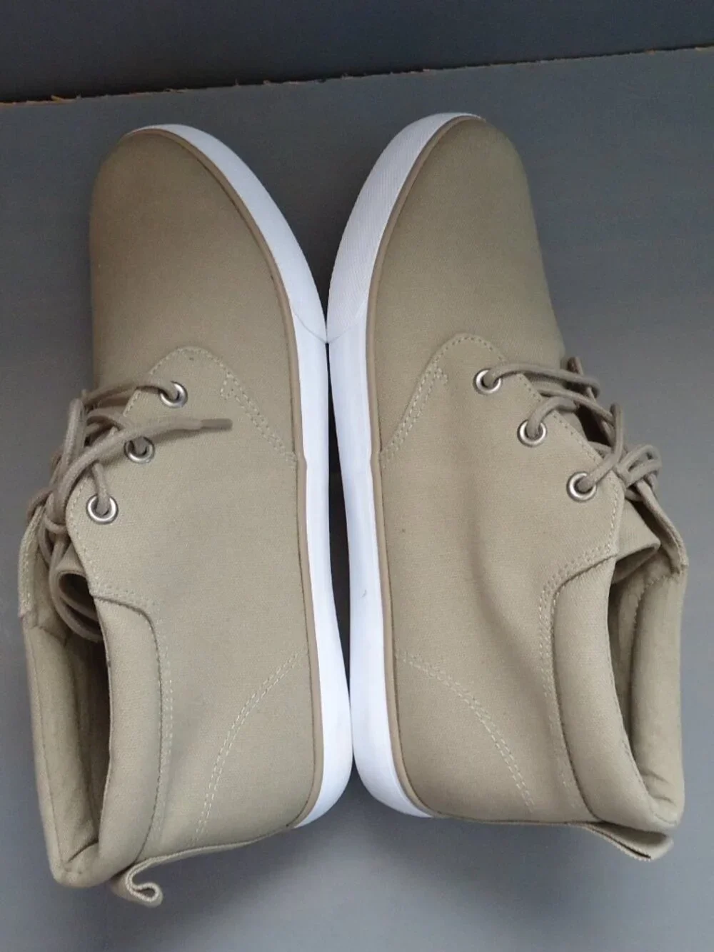 SIZE 11. Goodfellow & co men’s high-top canvas sneakers.